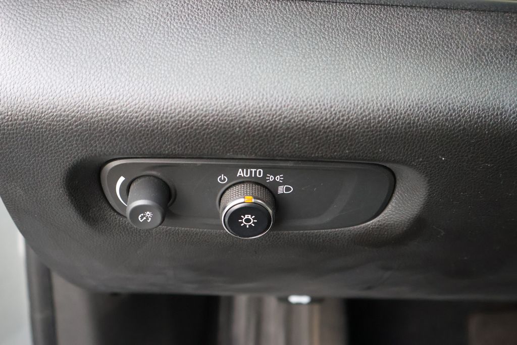 Thumbnail: 2023 Chevrolet Traverse - 18