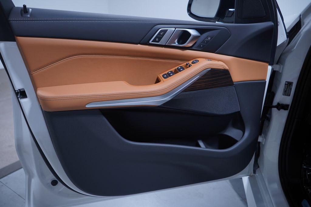 Thumbnail: 2026 BMW X5 - 10