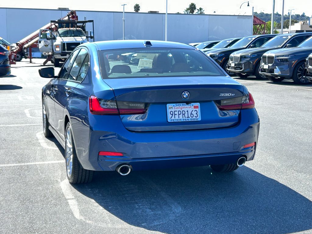 Thumbnail: 2023 BMW 3 Series - 3