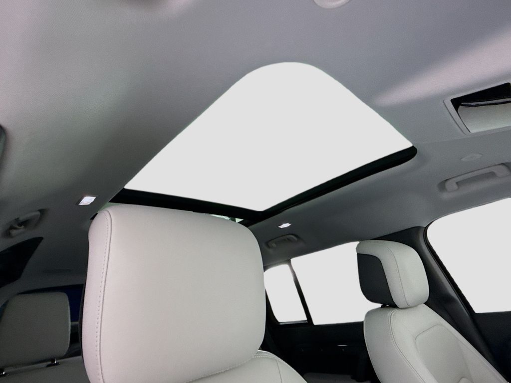 Thumbnail: 2026 Land Rover Defender - 20