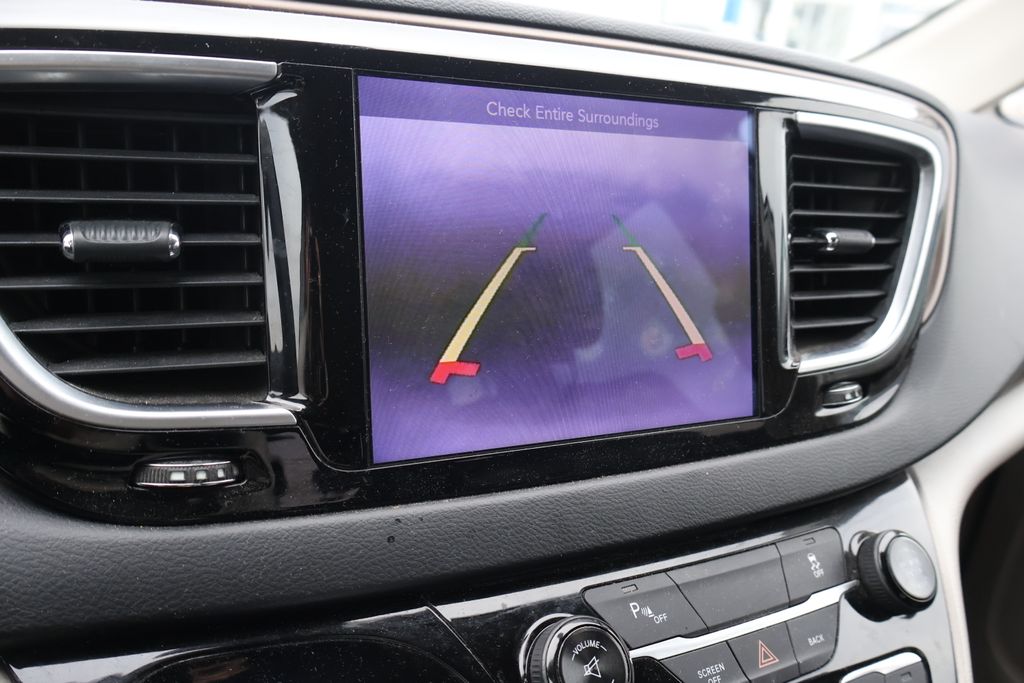 Thumbnail: 2017 Chrysler Pacifica - 23