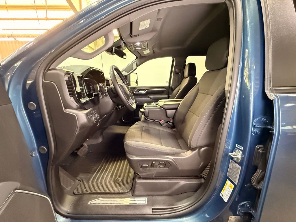 2025 Chevrolet Silverado 3500HD LT