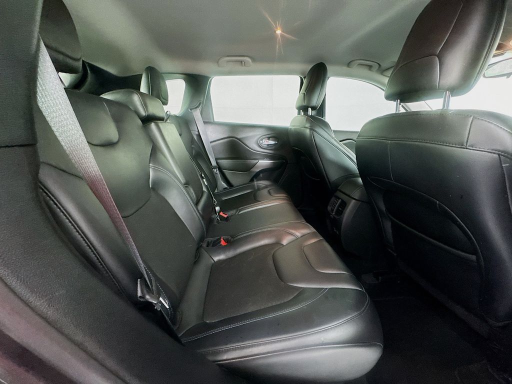 Used Car 2021 Jeep Cherokee  Latitude Plus For Sale Under $20,000 In Austin, Texas