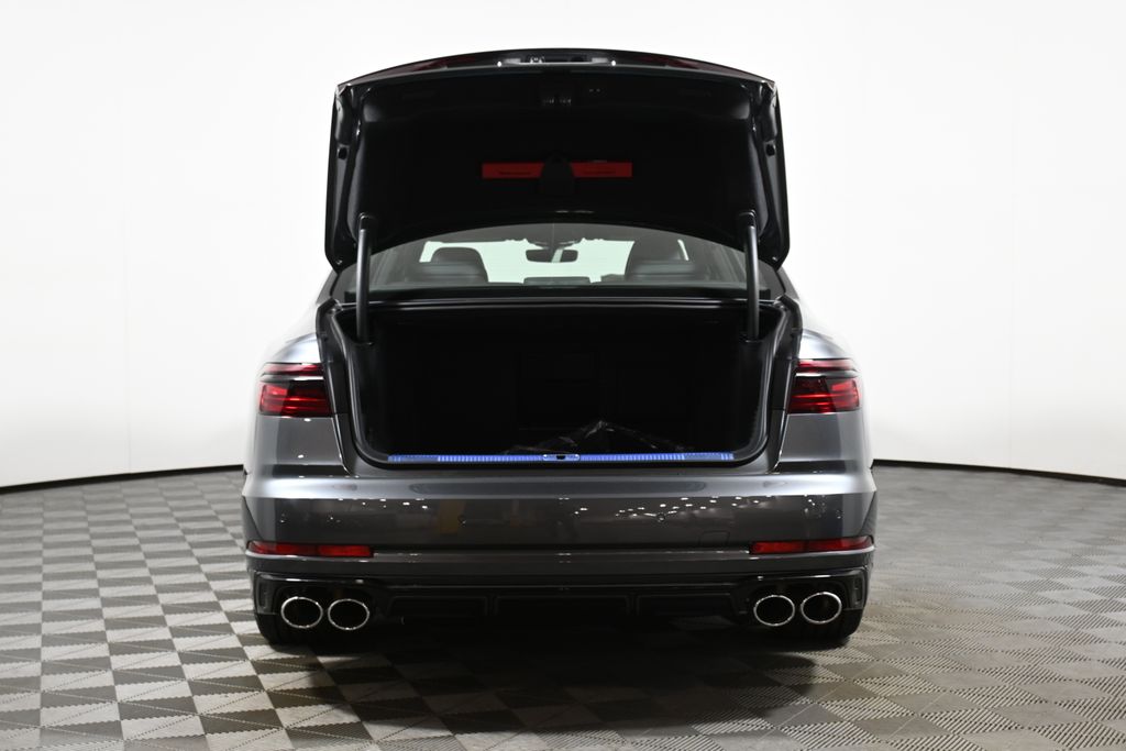 Thumbnail: 2025 Audi S8 - 32