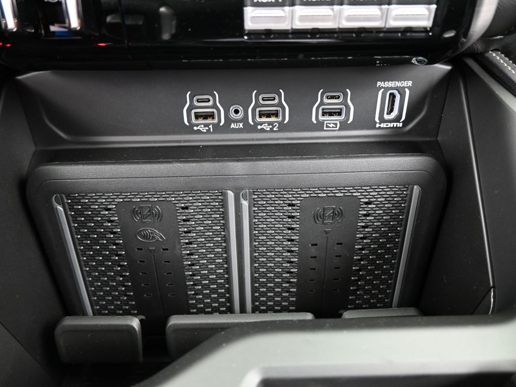 New 2026 Diamond Black Crystal Pearlcoat Ram RHO image 23