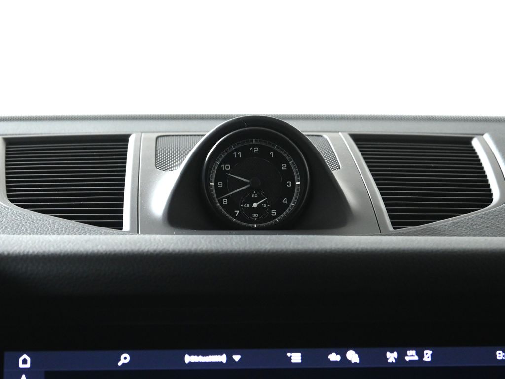 Thumbnail: 2025 Porsche Macan - 21