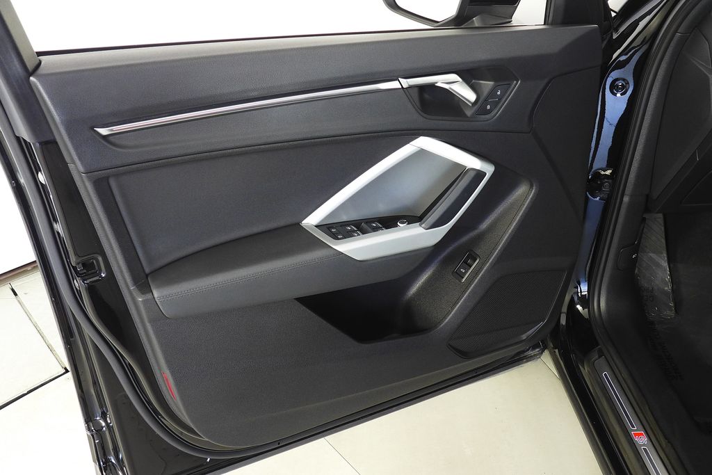 Thumbnail: 2021 Audi Q3 - 11