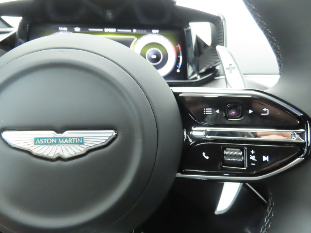 Thumbnail: 2025 Aston Martin Vantage - 12