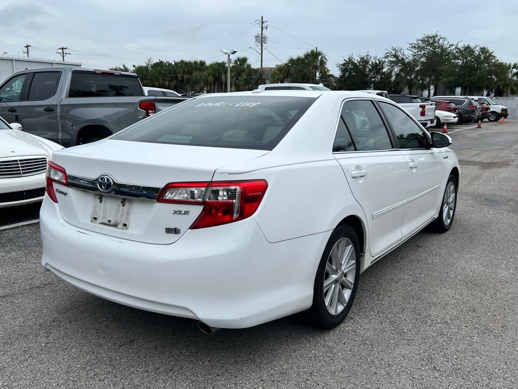 2013 Toyota Camry Hybrid LE 4