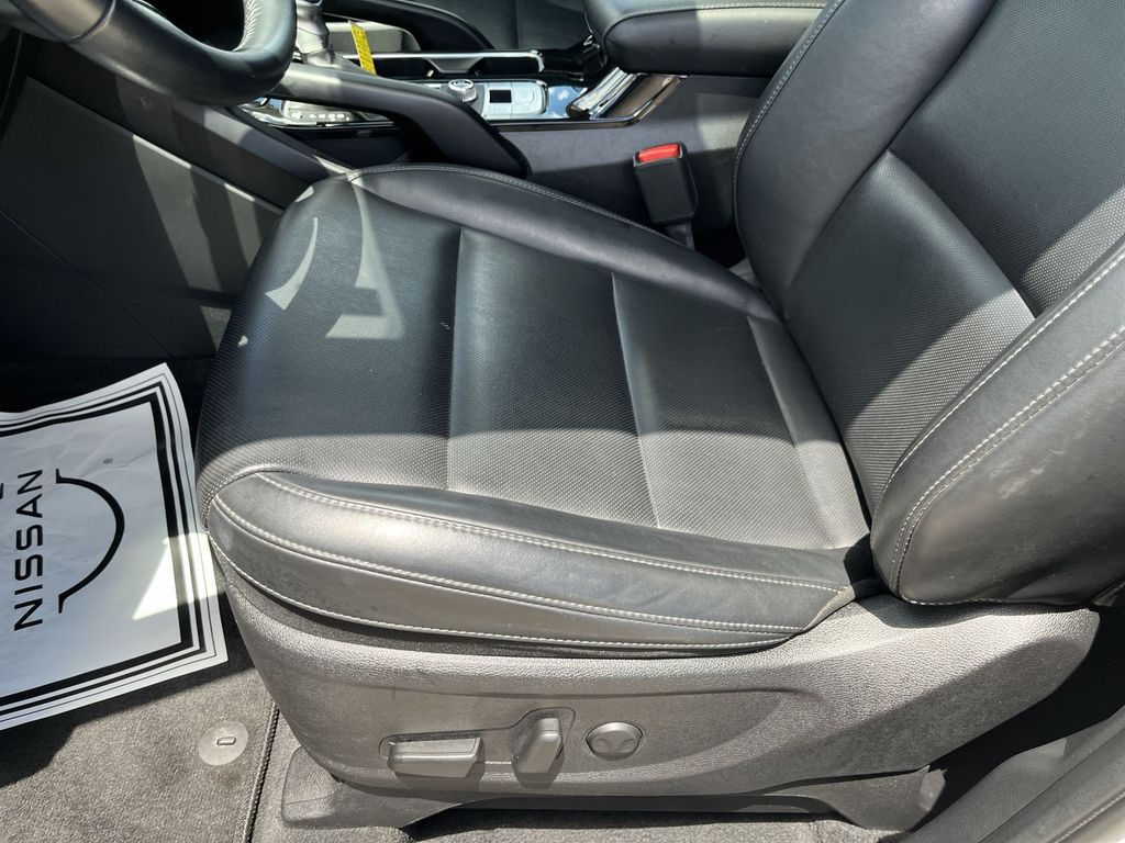 Certified Used 2025 White Kia S image 12