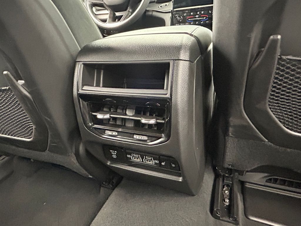 Used 2024 Diamond Black Crystal Pearlcoat Jeep Limited image 40