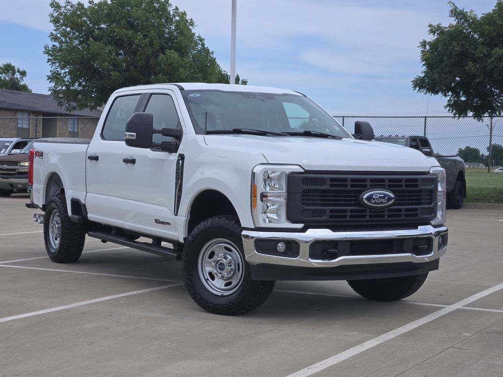 Oxford White 2023 Ford F-250 Super Duty XL Crew Cab 4WD Pickup Truck Four-Wheel Drive Automatic