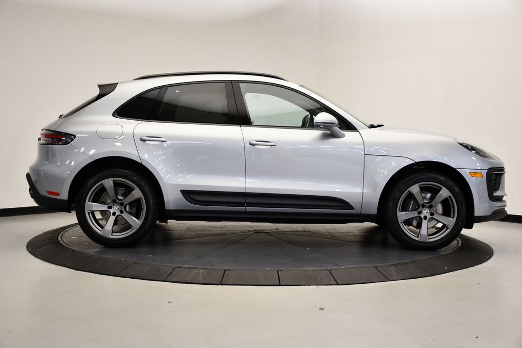 Thumbnail: 2026 Porsche Macan - 7