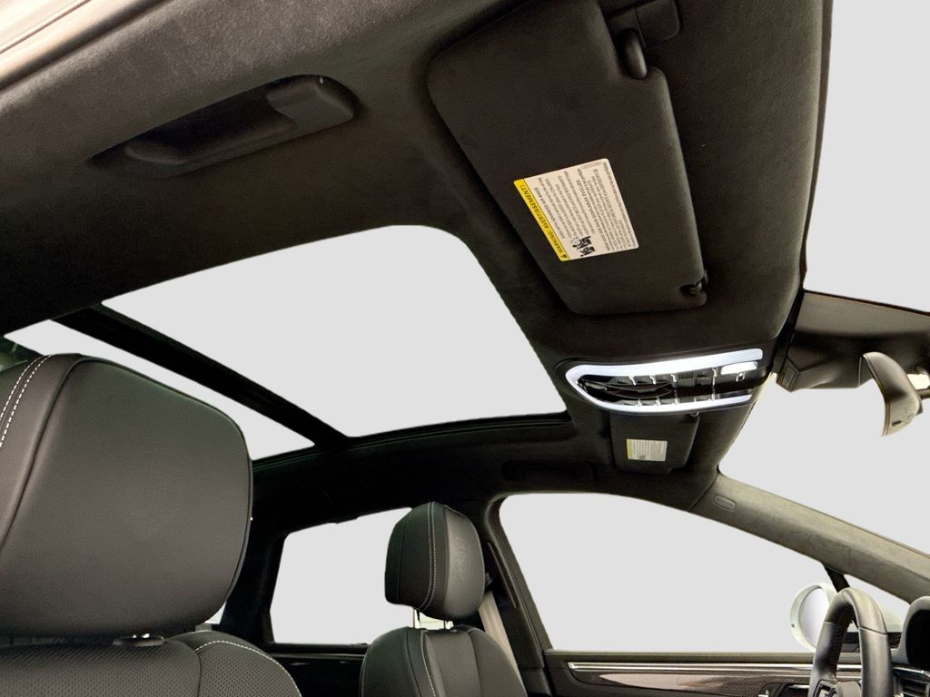 Thumbnail: 2024 Porsche Macan - 21