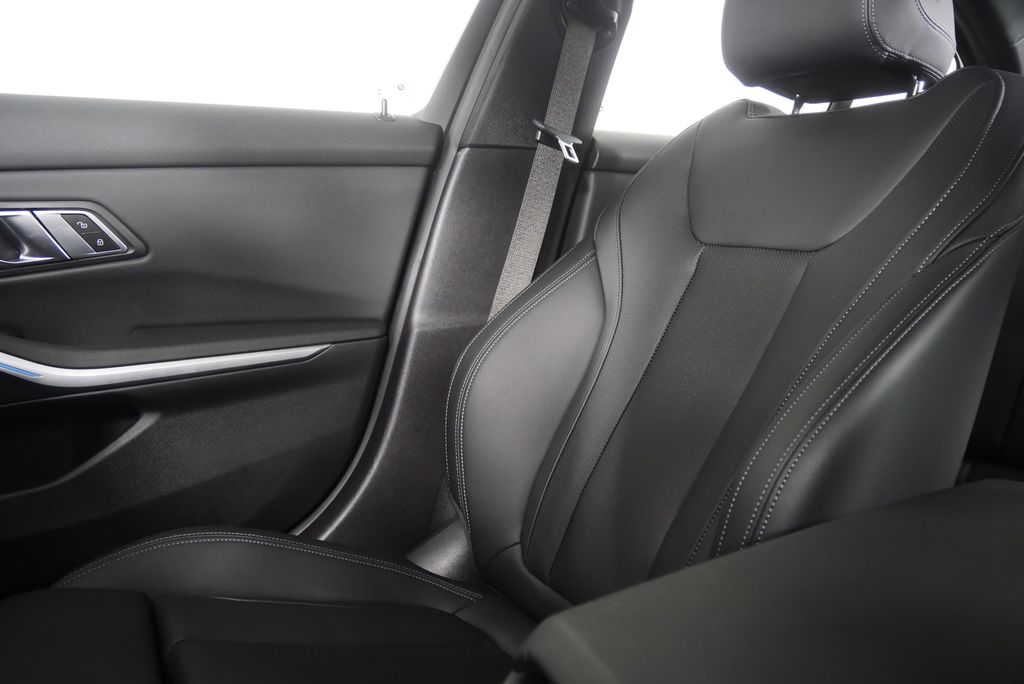 Thumbnail: 2023 BMW 3 Series - 24