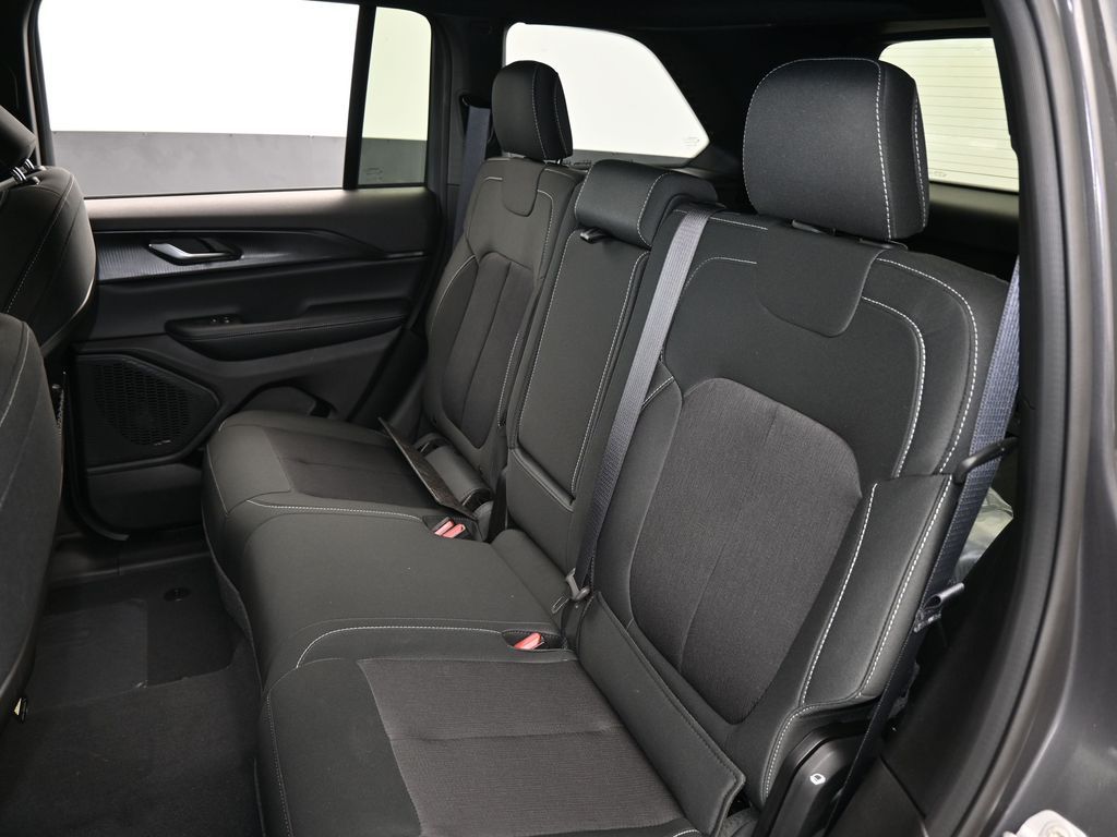 New 2026 Baltic Gray Metallic Clearcoat Jeep Laredo image 31