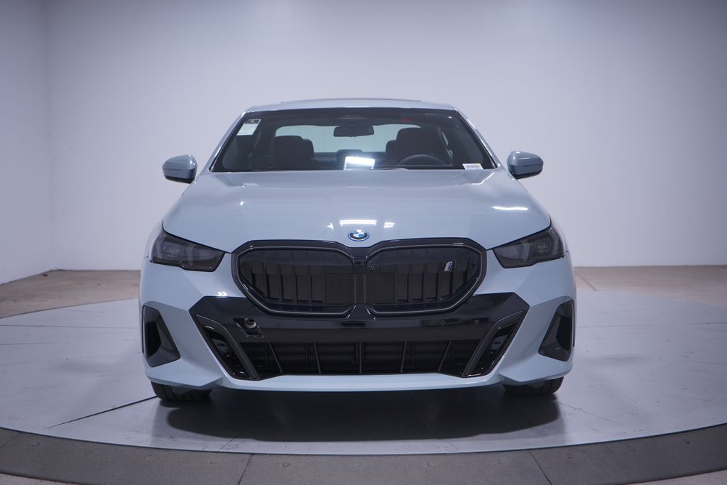 Thumbnail: 2026 BMW i5 - 4