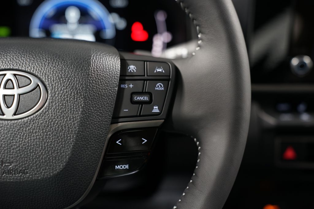 2025 Toyota Camry SE 13