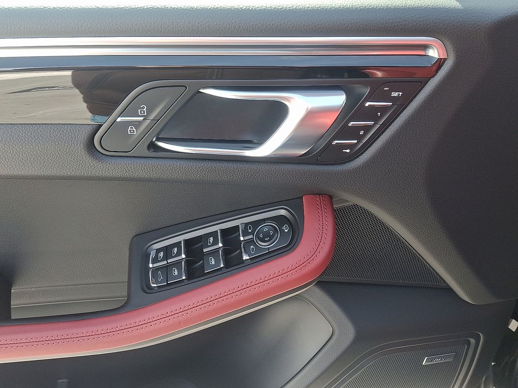 Thumbnail: 2023 Porsche Macan - 14