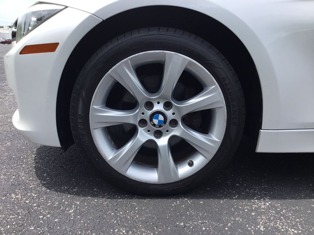 Thumbnail: 2015 BMW 3 Series - 9