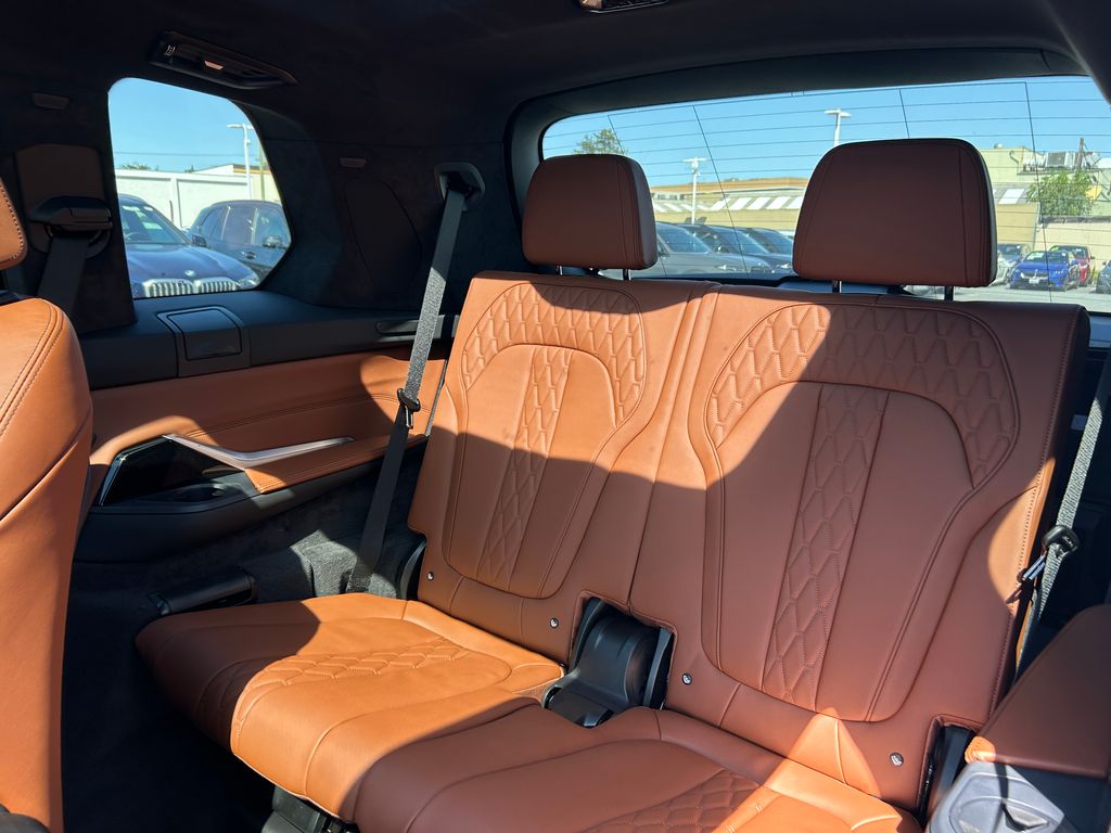 Thumbnail: 2027 BMW X7 - 30