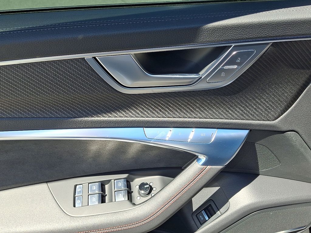 Thumbnail: 2021 Audi RS 6 - 12