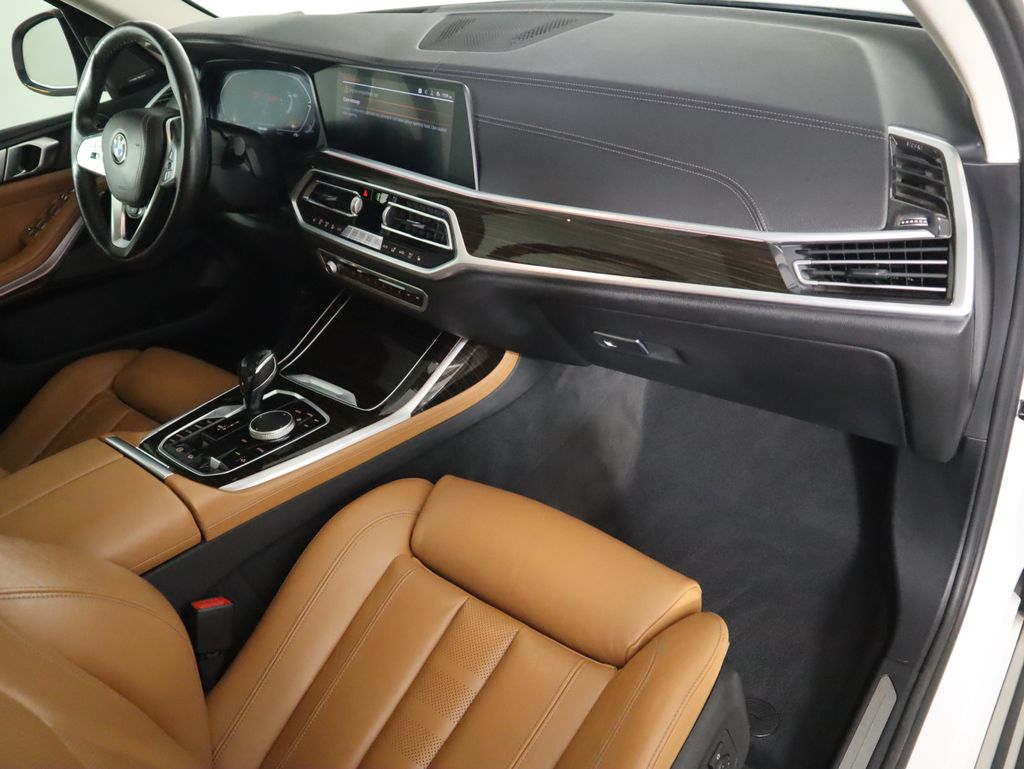 Thumbnail: 2021 BMW X7 - 18
