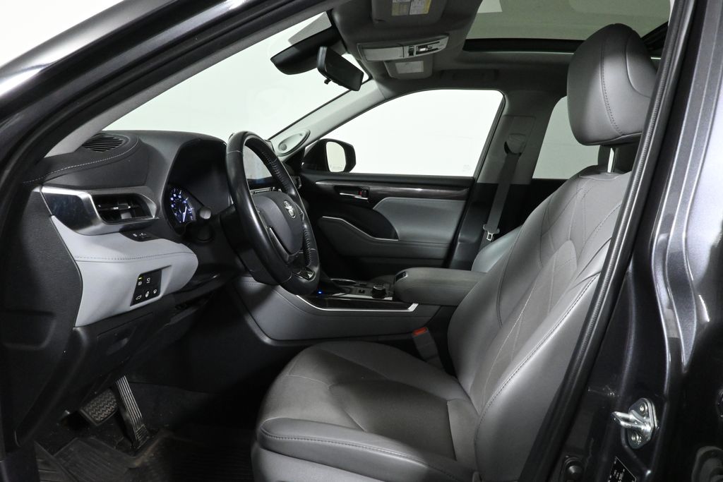 Thumbnail: 2021 Toyota Highlander - 3