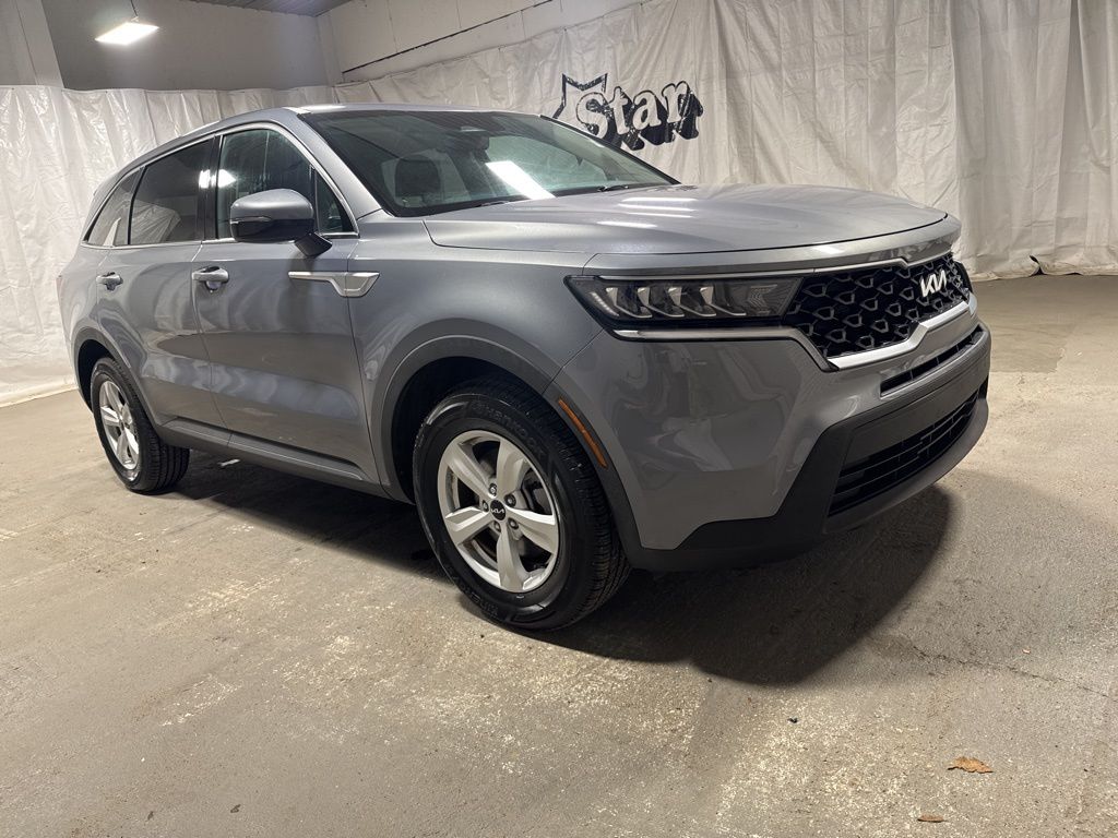Everlasting Silver 2023 Kia Sorento LX FWD SUV / Crossover Front-Wheel Drive 8-Speed Automatic