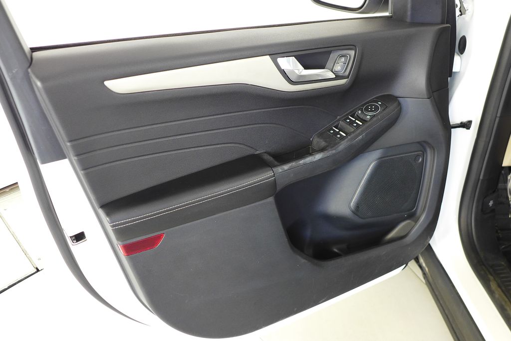 Thumbnail: 2021 Ford Escape - 11