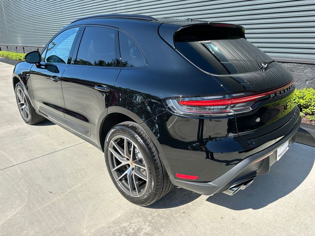 Thumbnail: 2026 Porsche Macan - 3