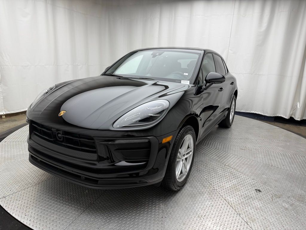 Thumbnail: 2025 Porsche Macan - 1