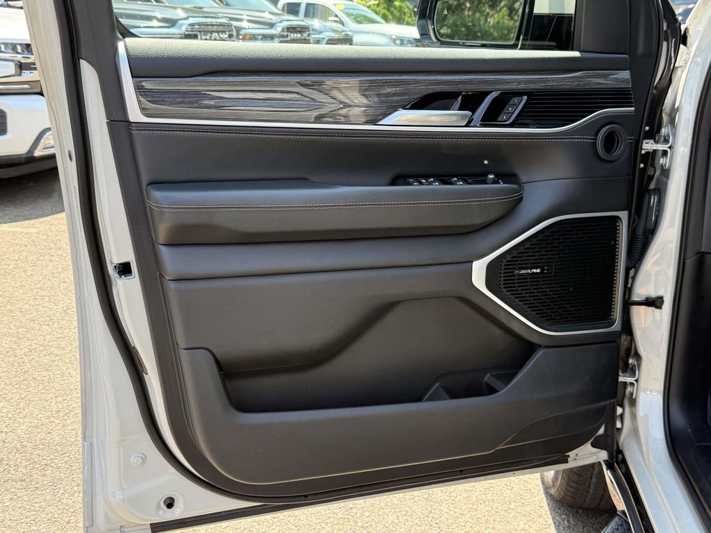 Used 2022 White Jeep Series II image 28