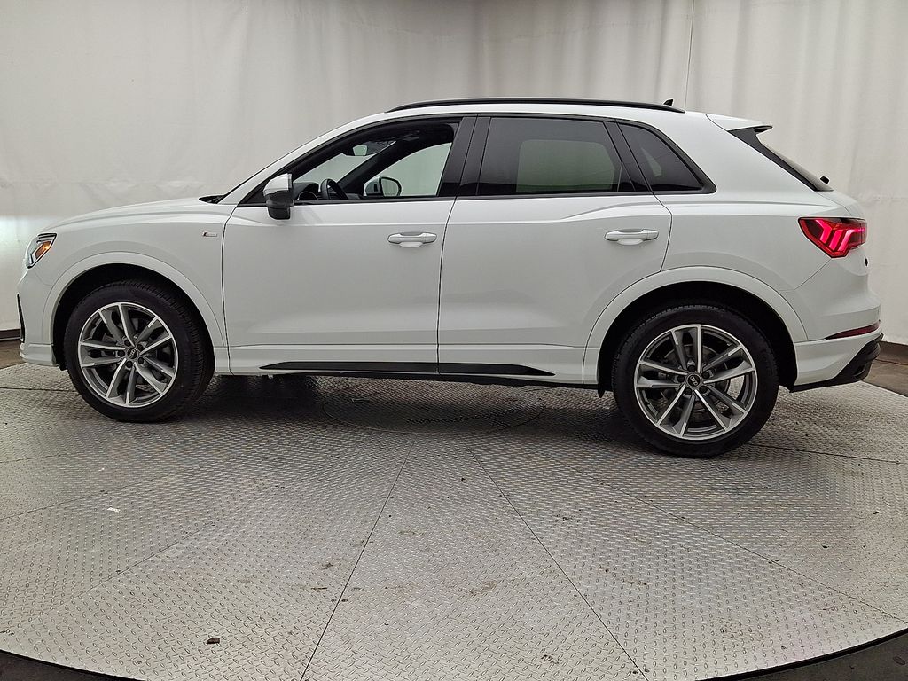 Thumbnail: 2024 Audi Q3 - 7