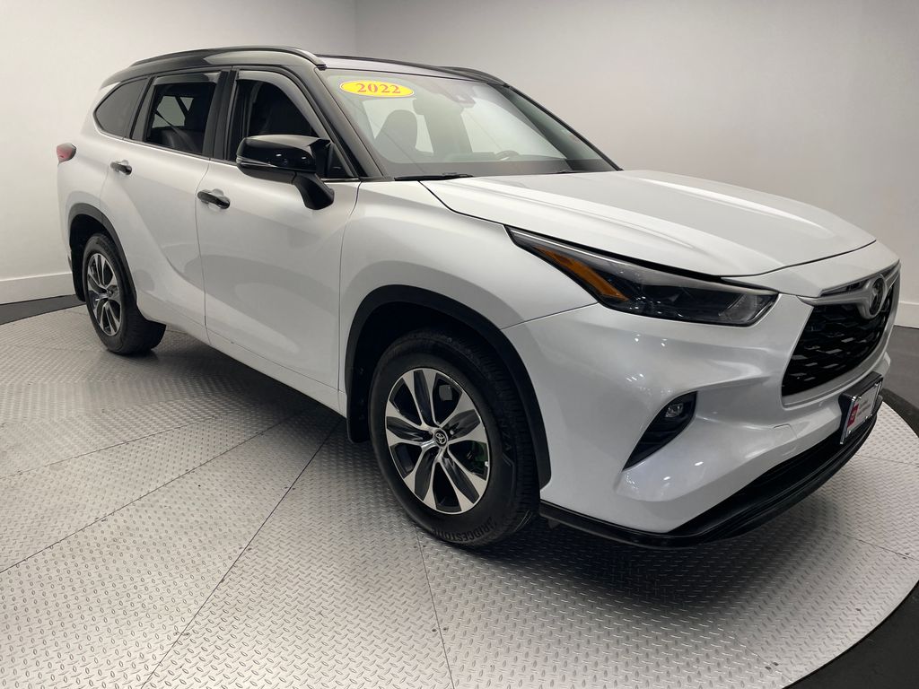Thumbnail: 2022 Toyota Highlander - 3