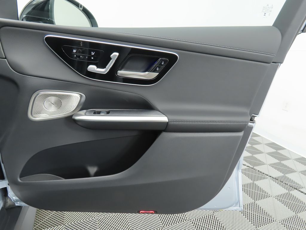 2024 Mercedes-Benz GLC 300 25