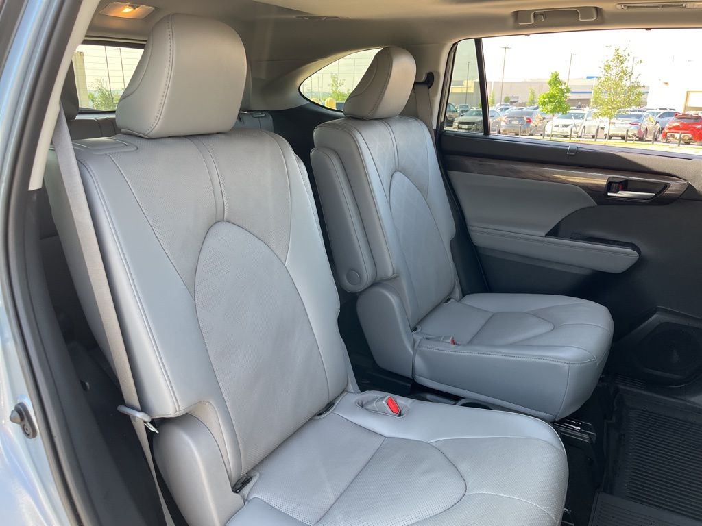 2023 Toyota Highlander Platinum 27