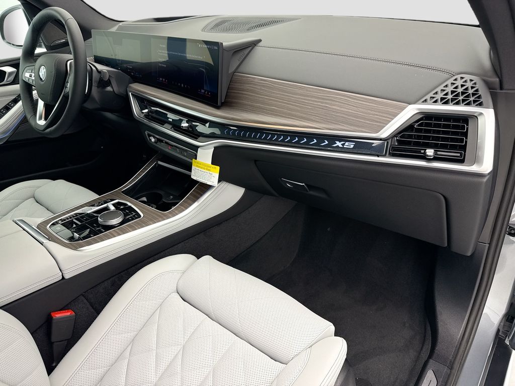 Thumbnail: 2026 BMW X5 - 16