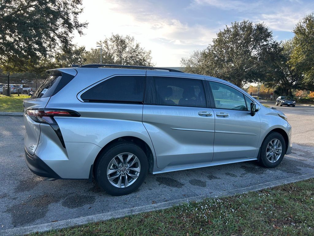 Thumbnail: 2024 Toyota Sienna - 5