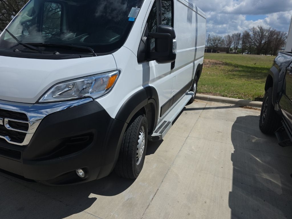 Bright White Clearcoat 2025 RAM ProMaster 2500 Tradesman 136 Low Roof Cargo Van FWD Van Front-Wheel Drive 9-Speed Automatic