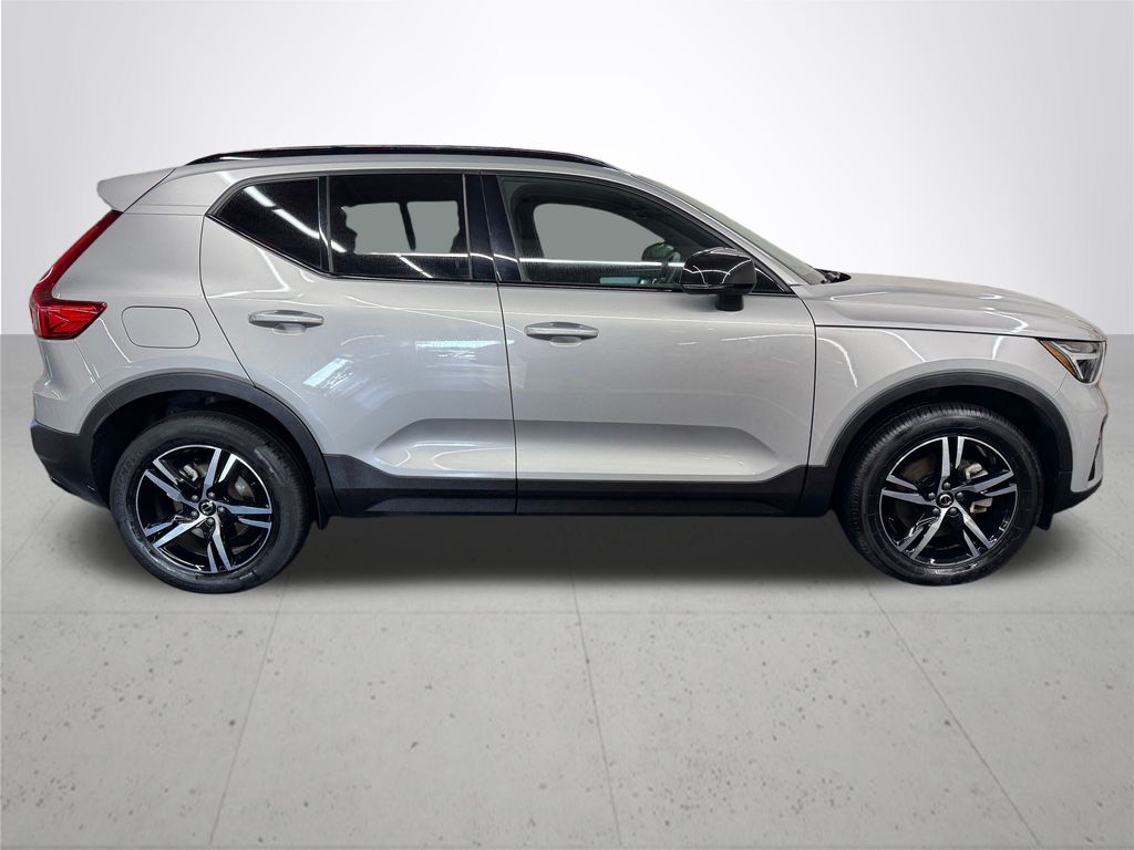 2024 Volvo XC40 B5 Core