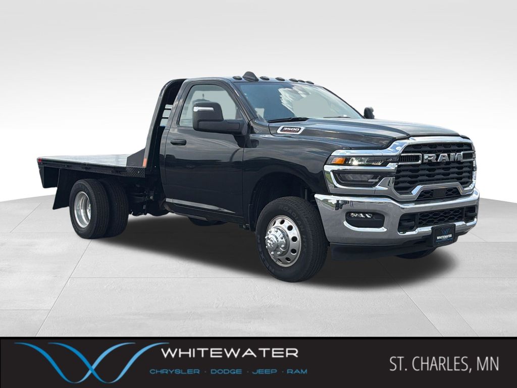Diamond Black Crystal Pearlcoat 2026 RAM 3500 Chassis Pickup Truck Four-Wheel Drive 8-Speed Automatic
