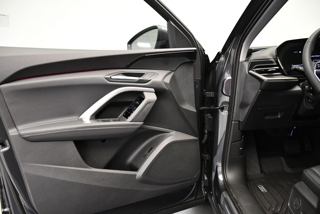 Thumbnail: 2025 Audi Q5 - 30