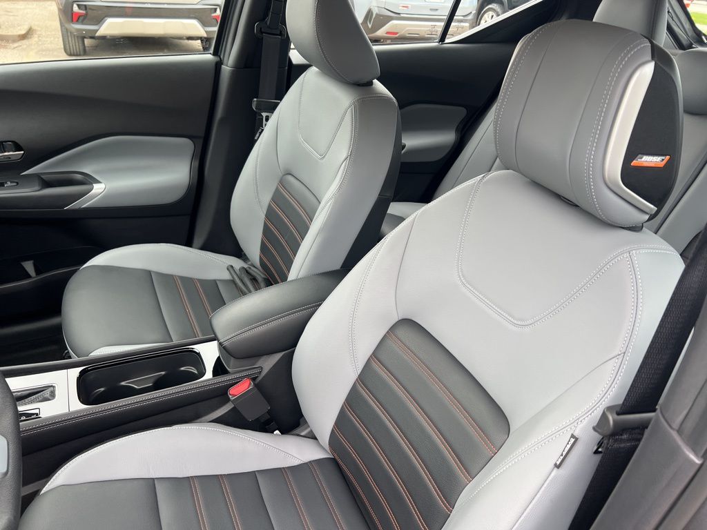 2024 Nissan Kicks SR photo