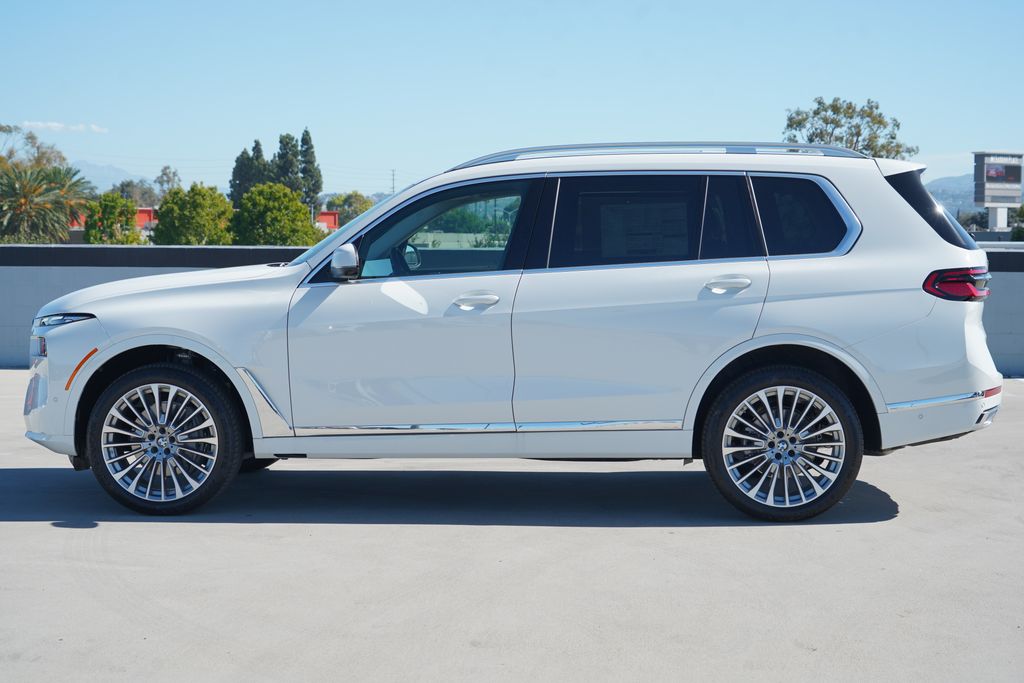 Thumbnail: 2027 BMW X7 - 4
