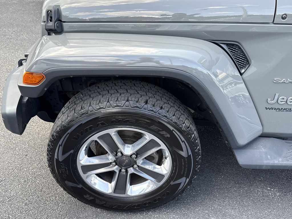 Used 2021 Gray Jeep Unlimited Sahara image 10