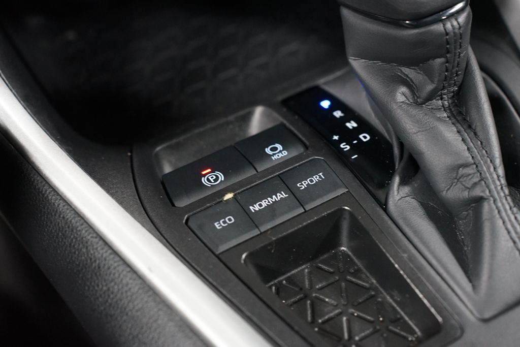 Thumbnail: 2024 Toyota RAV4 - 21