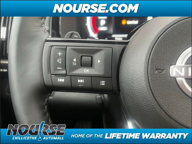 2024 Nissan Pathfinder Platinum photo
