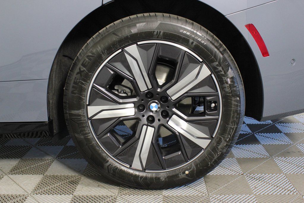 Thumbnail: 2026 BMW iX - 9