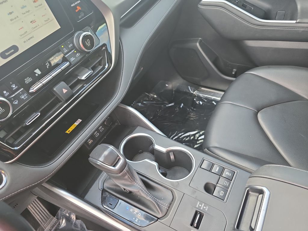 Used 2023 Toyota Highlander SUV